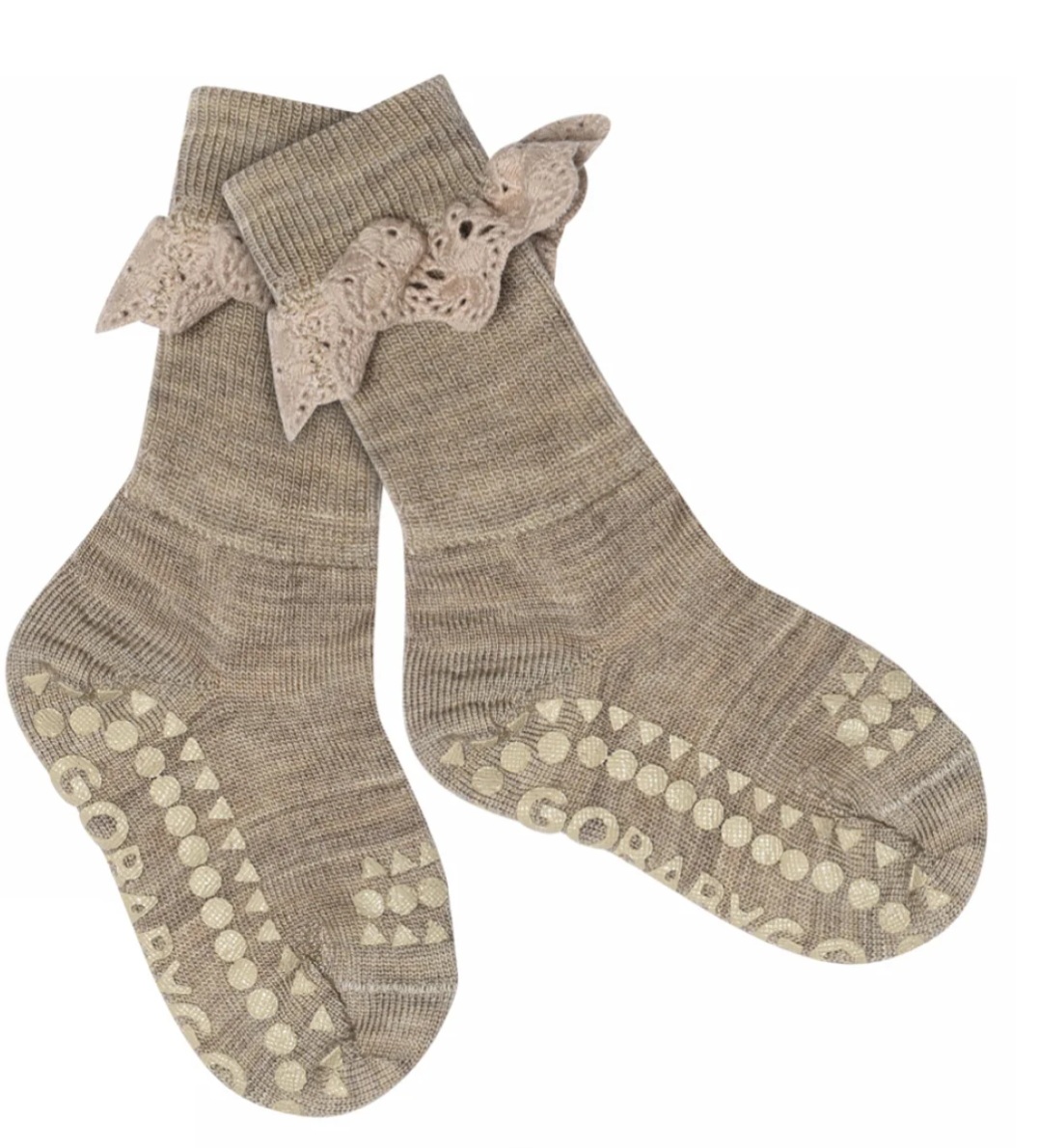 GoBabyGo Merino Wool libisemiskindlad meriinovillased pitsiga sokid Sand