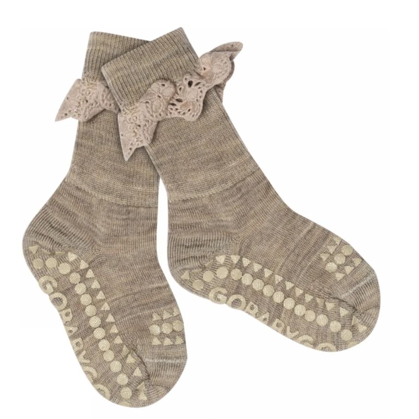 GoBabyGo Merino Wool libisemiskindlad meriinovillased pitsiga sokid Sand